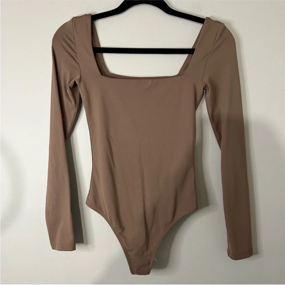 Aritzia Babaton Contour Brown Squareneck Long Sleeve Bodysuit, new without tags